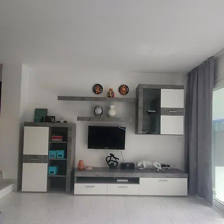 Sehr Schoenes In Miraflores * Malaga